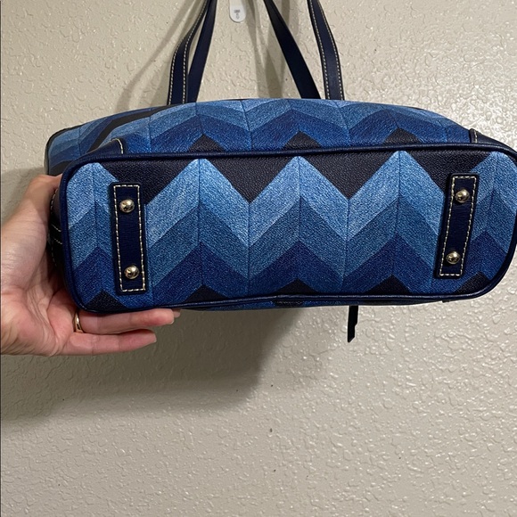Dooney & Bourke Chevron Pattern Blue leather bag - Picture 6 of 14